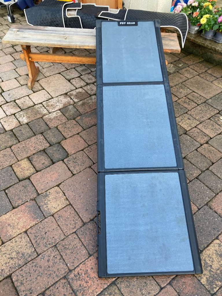 LARGE HEFTY PET GEAR TRI-FOLD DOG RAMP hardly used
