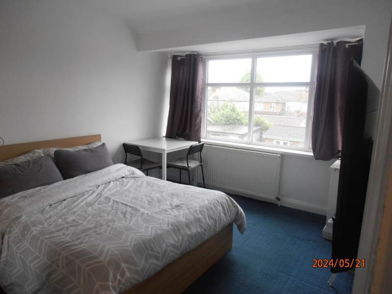 DOUBLE ROOM TO RENT IN PERIVALE