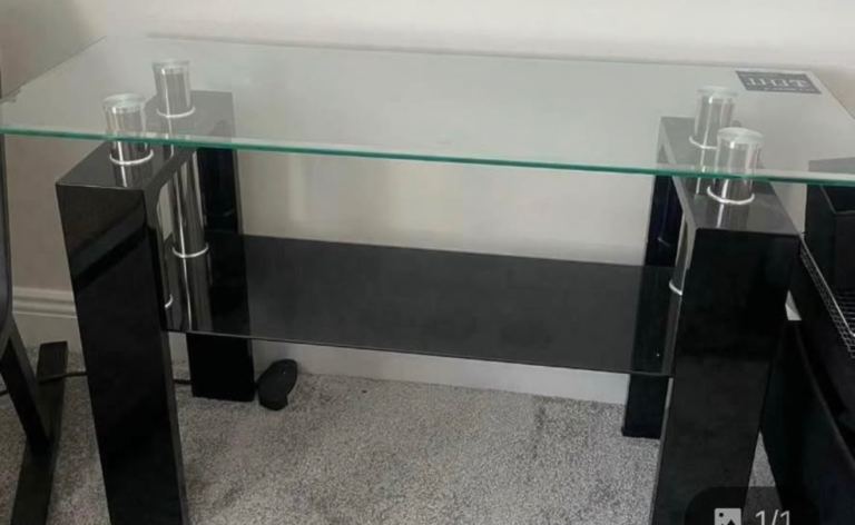 Console table 