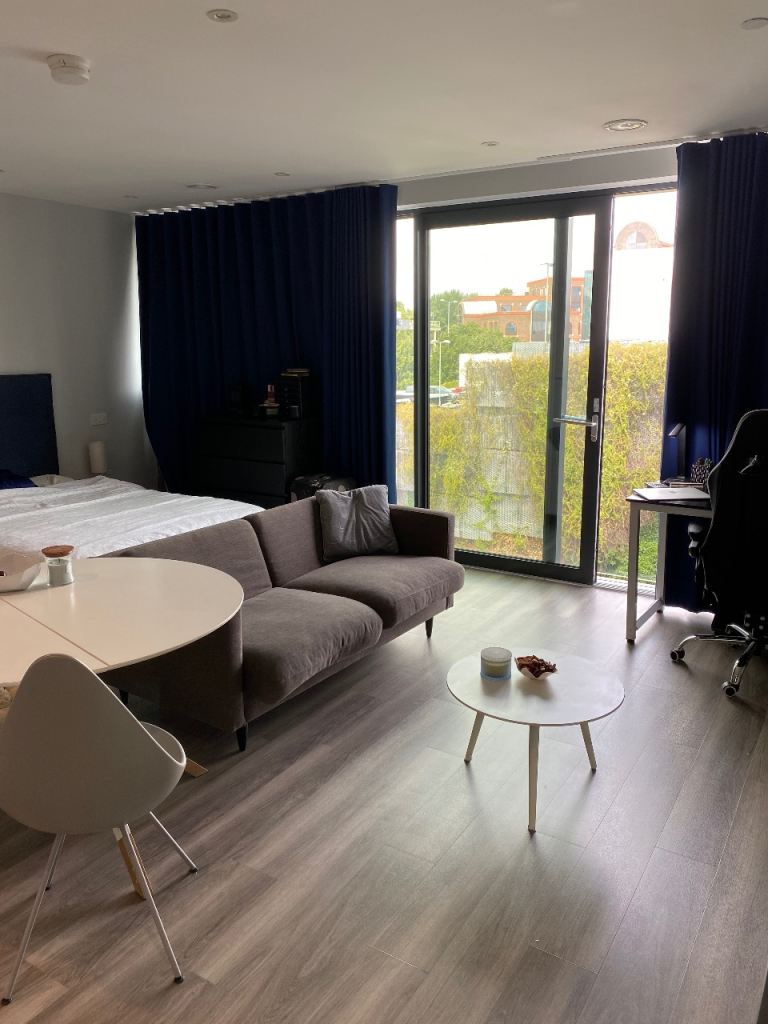 Spacious Furnished Studio in Kew Bridge