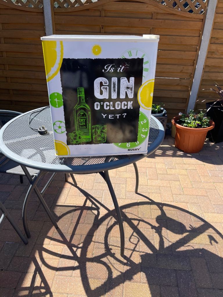 Table top drinks chiller