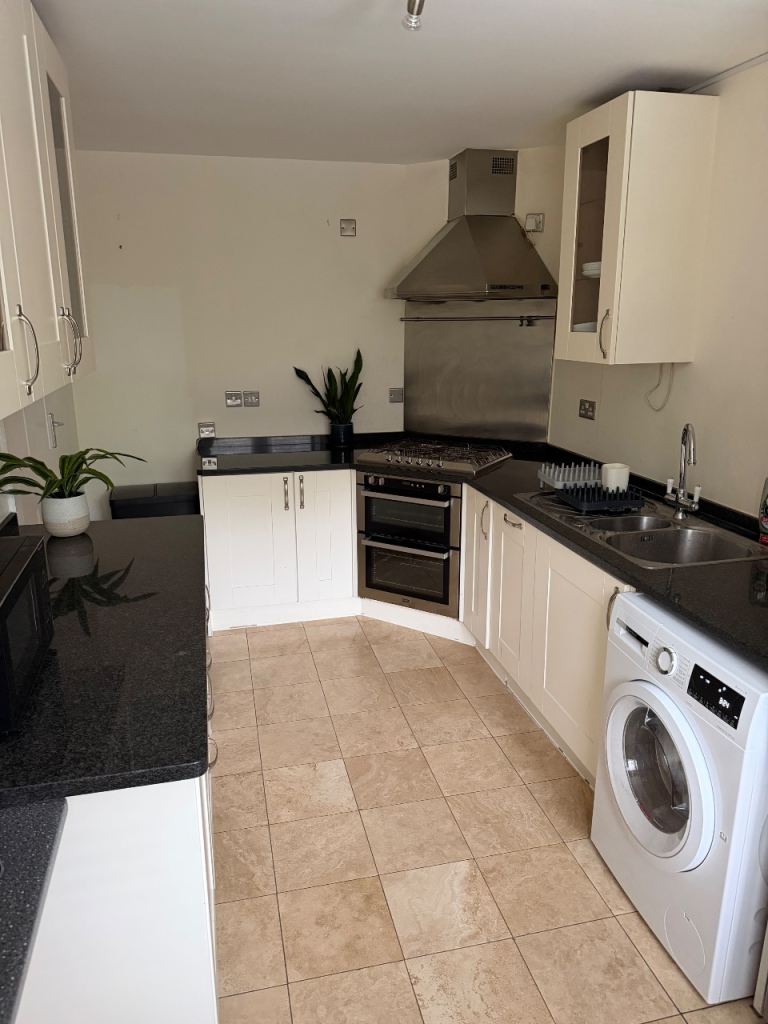 Kitchen units and granite countertops 