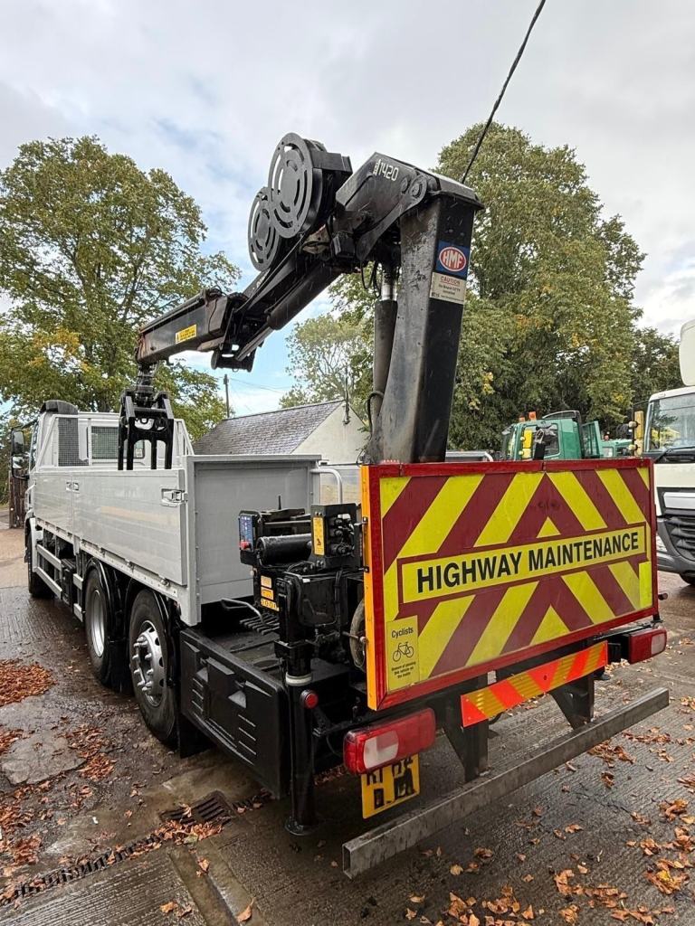 2014 DAF CF 330 DROPSIDE WITH HMF 1420 FOLD AWAY CRANE 