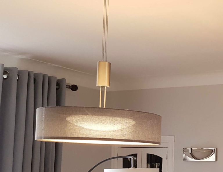 Rise and fall pendant light fitting