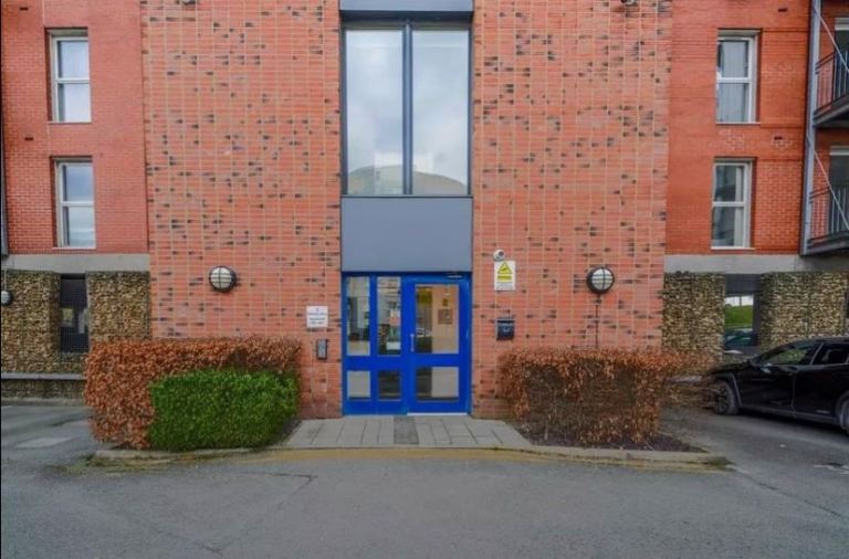 1 Flat Available for rent