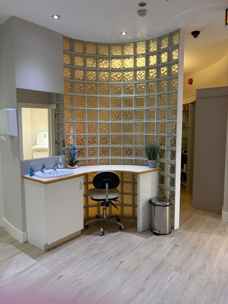 Beauty room to rent 