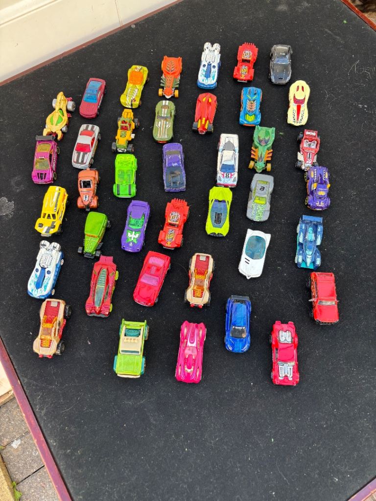 Hot wheels cars etc few collectable 