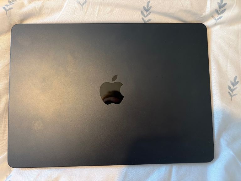*Excellent Condition* MacBook Air 2022 Midnight (with original box and charger)