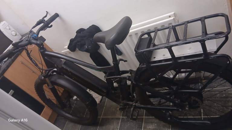 Good Condition Black Electric Hybrid Bike with Rear Rack