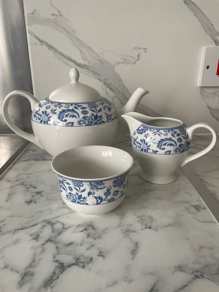 Churchill Tea Set