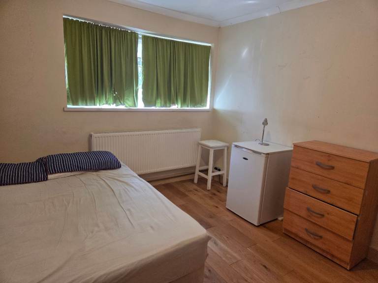Big size room for rent in Hackney area of London, All inclusive hassle free rent , Ready 