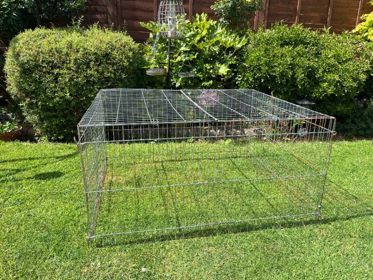 Metal rabbit Guinea pig garden run medium size nearly 4 feet