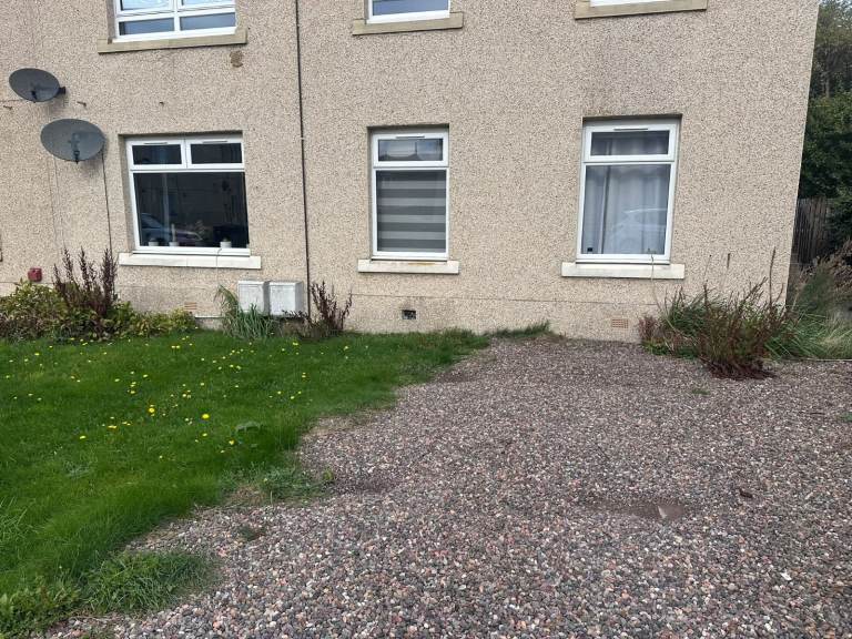 3-Bedroom Home with Front & Back Gardens - Gorebridge