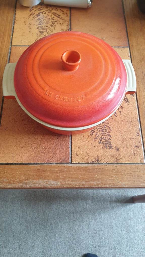 Le Creuset Round Casserole Dish – Red, Good Condition