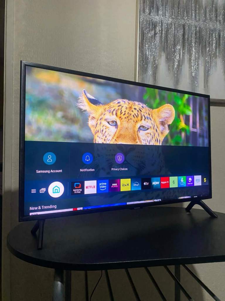 Qled 32"SAMSUNG SMART WIFI LED TV PERFECT WORKING WITH REMOTE, STAND,129£