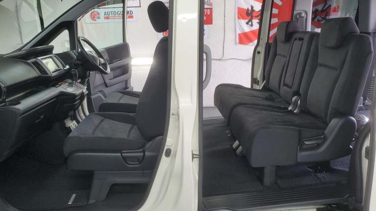 Honda stepwagon spada 2.0 auto 8 seater fresh japanese import new tyres 2010