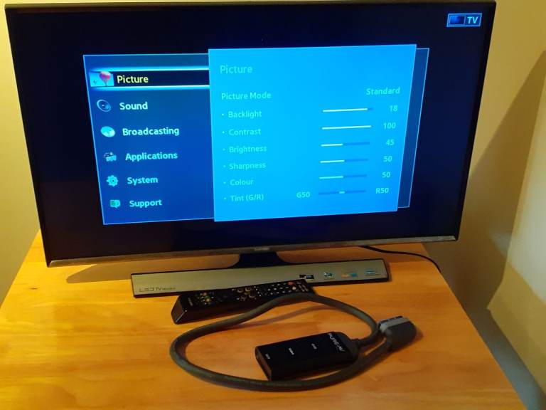 Samsung T32E310EX 32” Full HD LED TV Television or PC Monitor Scart + Remote