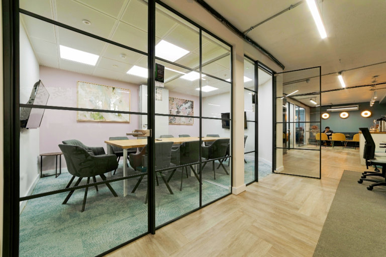 London - SW19 6NW, Access to professional office space for 3 people in HQ Wimbledon Park Road