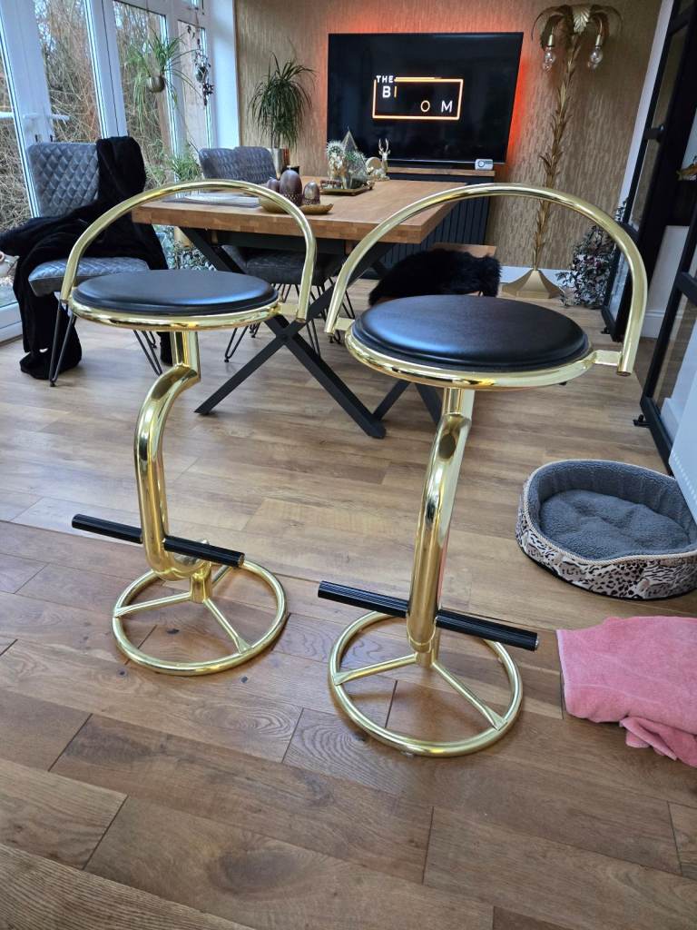Gold stools