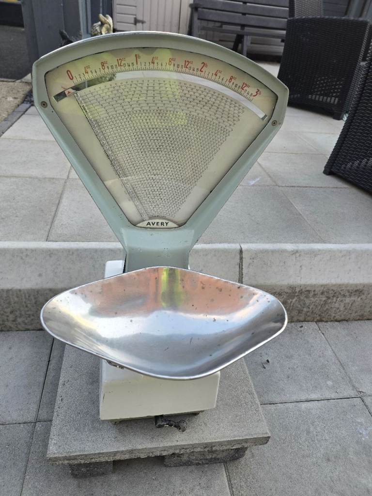 Vintage Avery Kitchen Scales with Bowl  - Great Display Piece