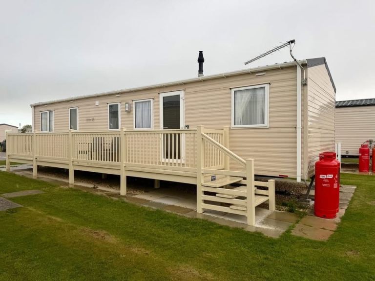 10 berth golden palm holiday let 
