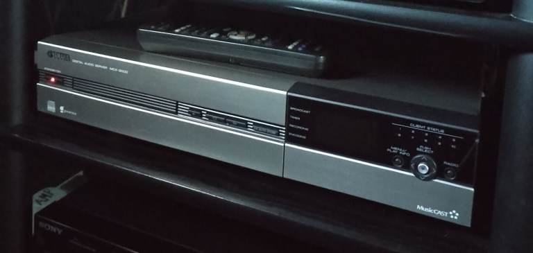Yamaha MCX-2000 MusicCAST Digital Audio Server with Remote