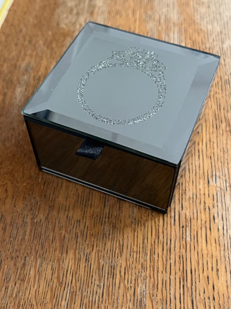 Mirrored jewellery box 