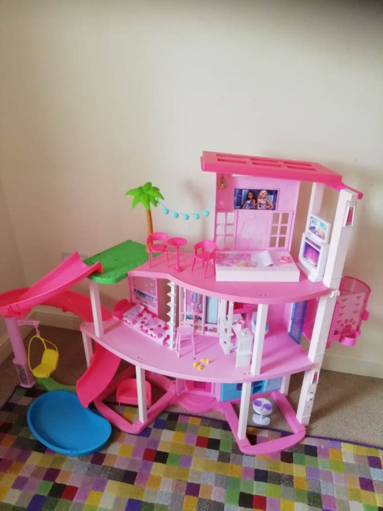 BARBIE DREAM HOUSE 