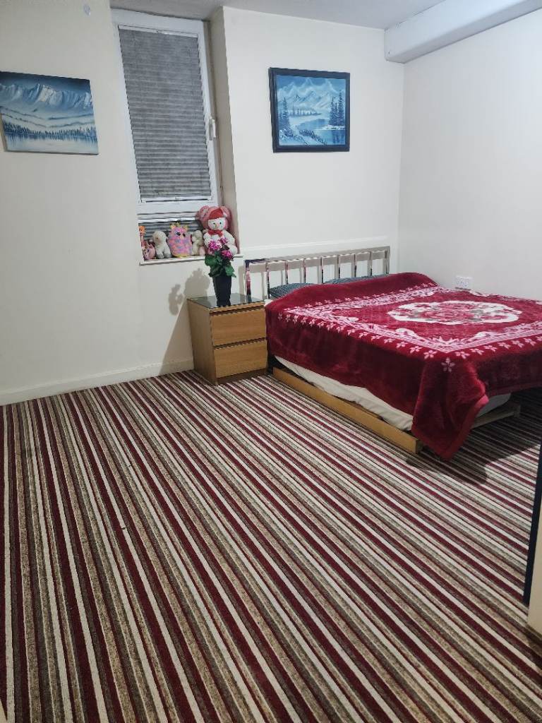 Double bedroom with private bathroom