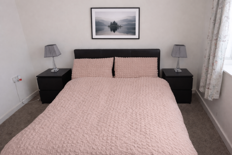 Spacious Fully Furnished Double Room to rent in Colindale