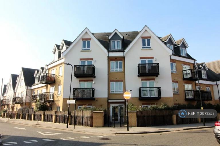2 bedroom flat in Featherstone Road, Southall, UB2 (2 bed) (#2973258)