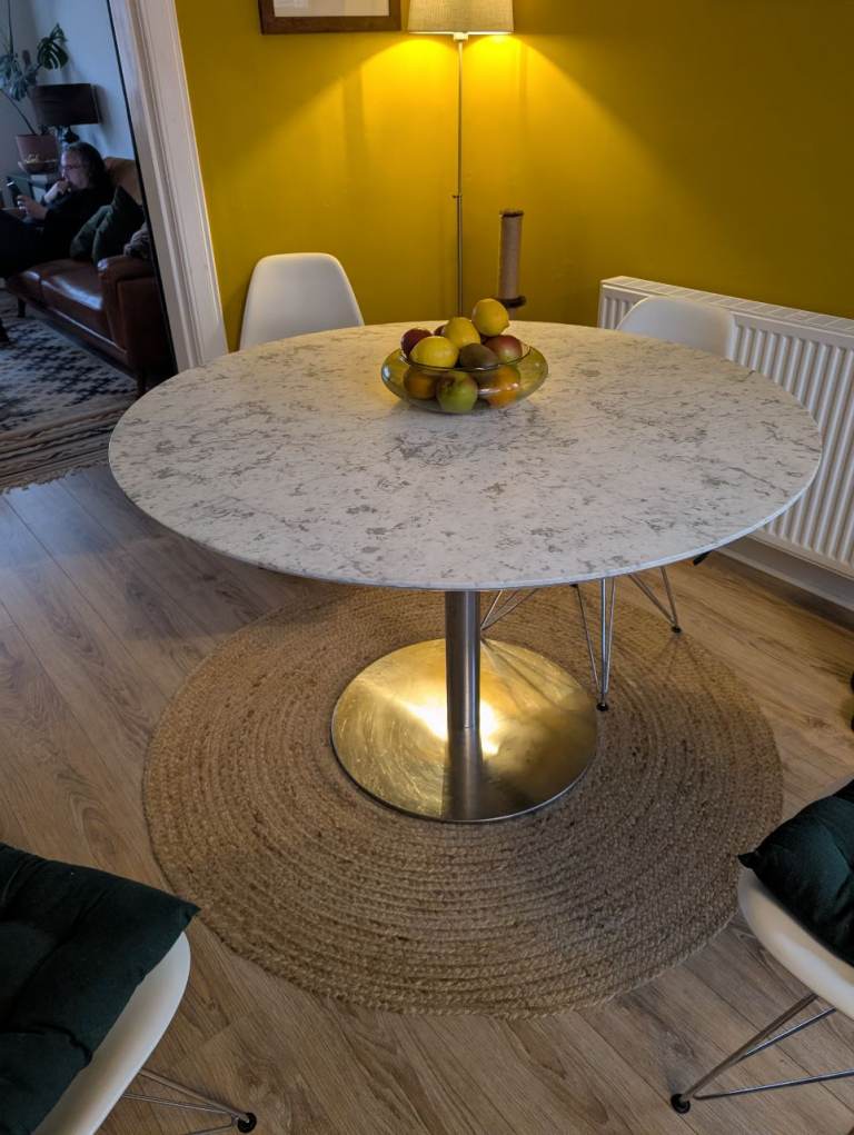 Real marble dining table 120cm diamater