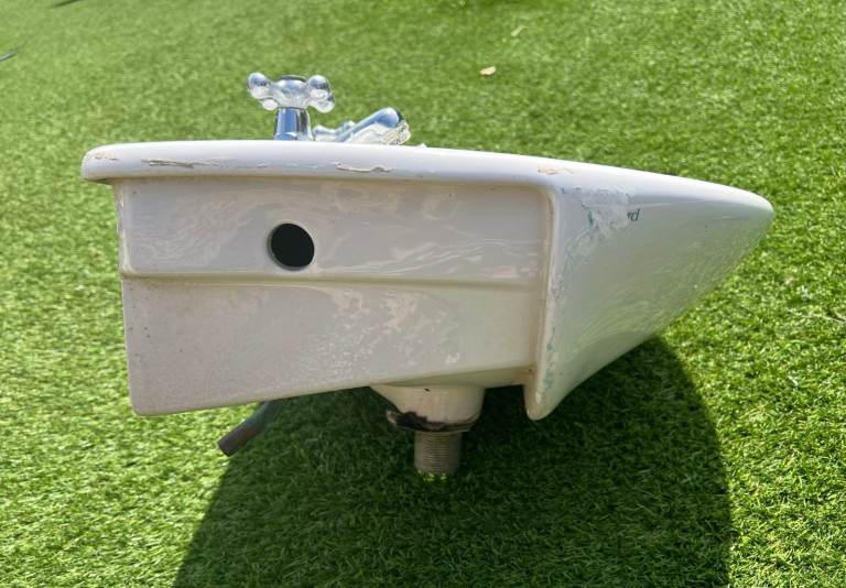 Bathroom Sink & Taps