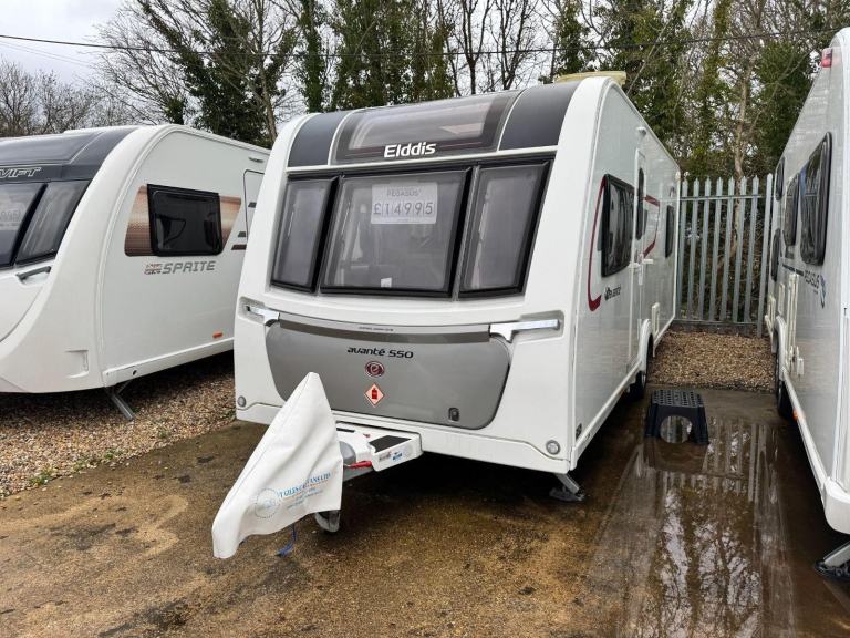 2019 Elddis Avante 550 Fixed Island Bed