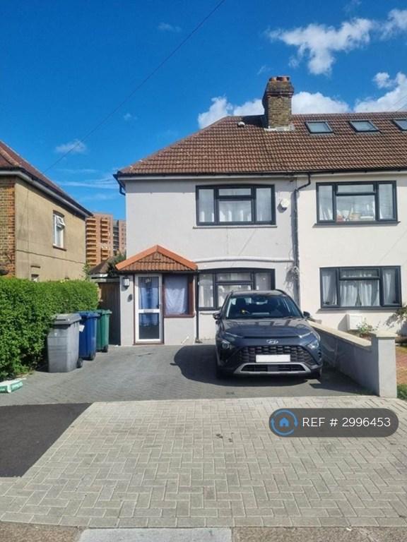 2 bedroom flat in Goldsmith Avenue, London, NW9 (2 bed) (#2996453)