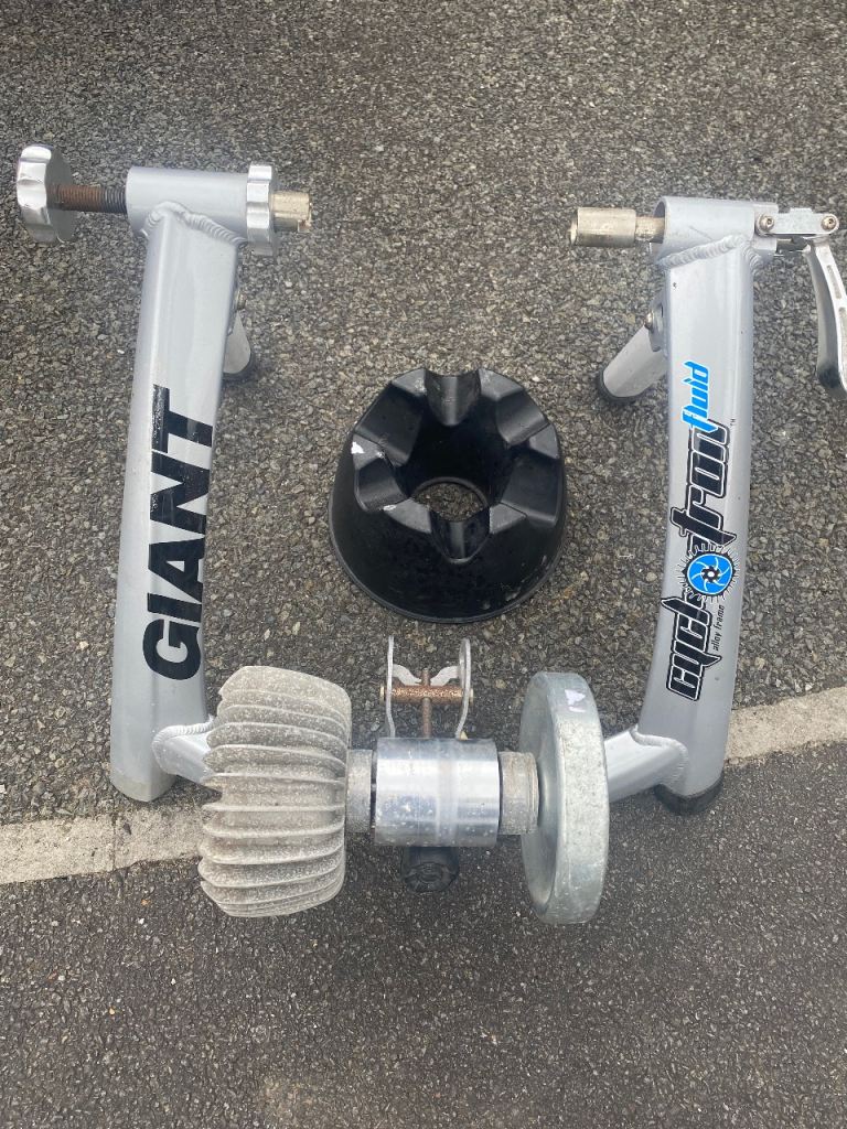 Giant Cyclotron fluid trainer