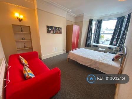 1 bedroom in Kingsley Road, Plymouth, PL4 (#3032451)