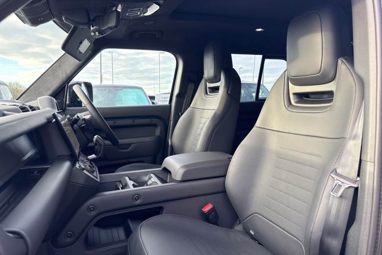 2025 Land Rover Defender 110 4.4 P635 V8 MHEV OCTA Auto 4WD Euro 6 (s/s) 5dr SUV Automatic