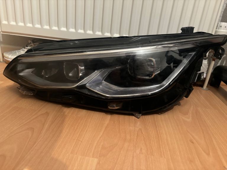 Mk8 golf passenger side headlight 