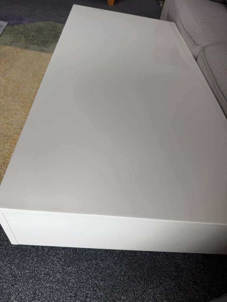 VidaXL High Gloss White Coffee Table – Like New