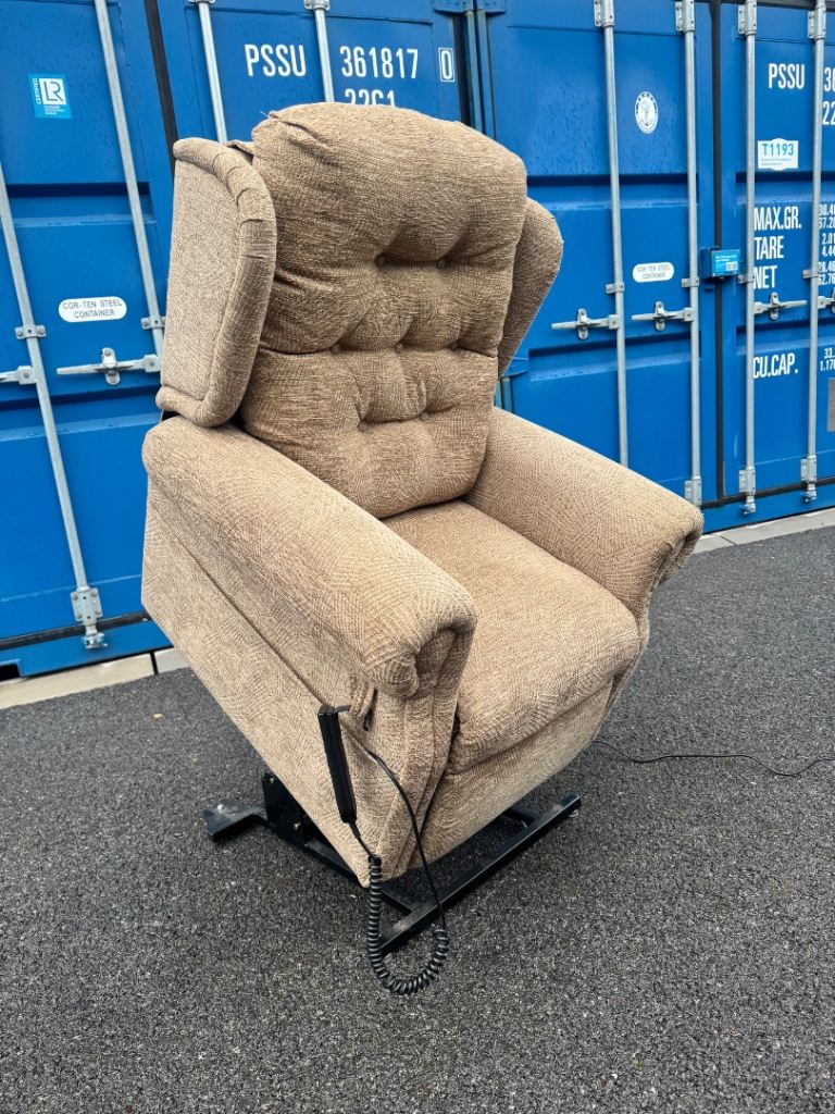 Rise Recliner Armchair in excellent clean condition Possible Delivery 
