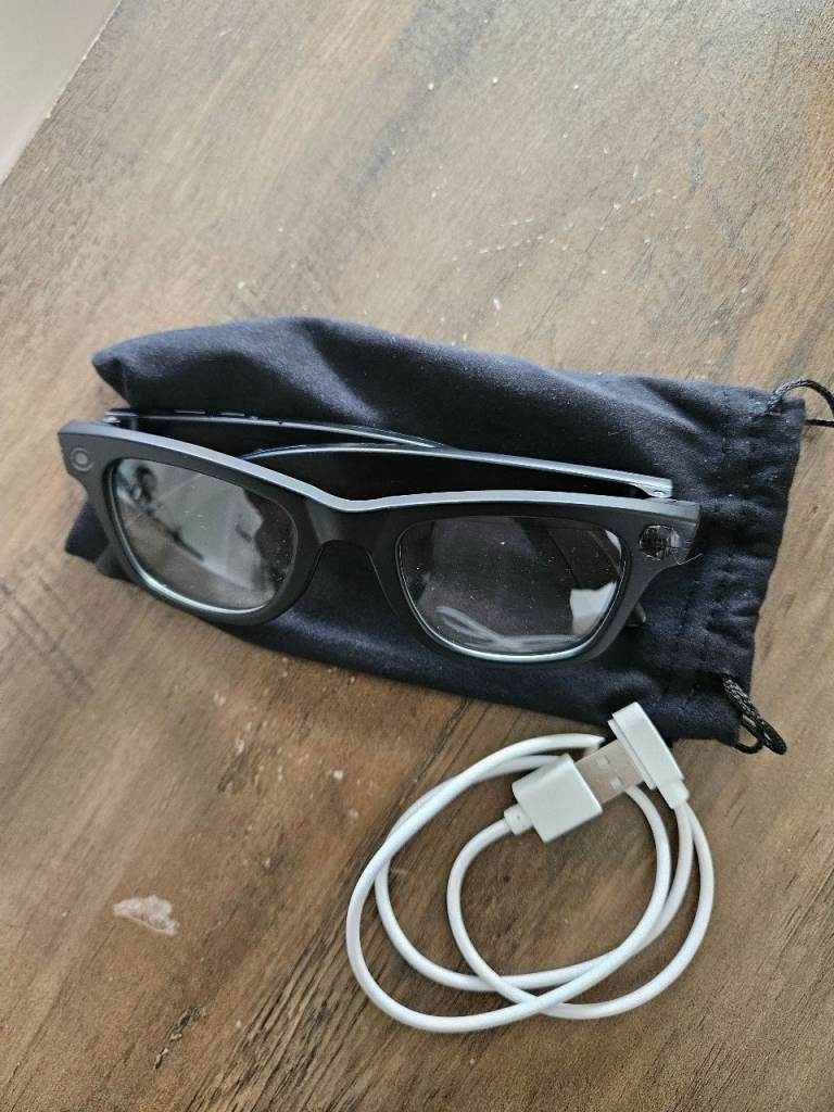 AI smart glasses with 4k recording & voice isolation mic, additional real time language translator