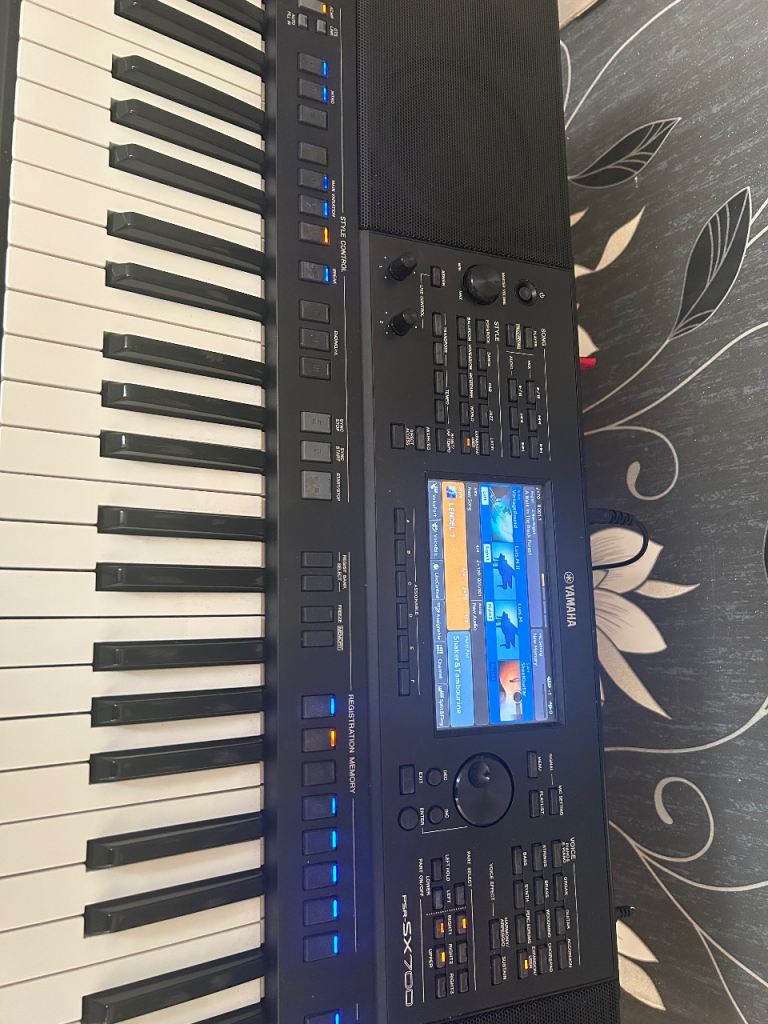 Yamaha psr sx700