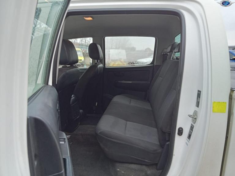 TOYOTA HILUX 2.5 D-4D Active White Manual Diesel 2016