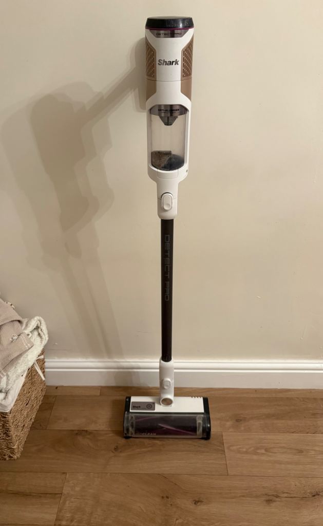 Shark Detect Pro Cordless hoover Vacuum Cleaner - [IW1511UK}
