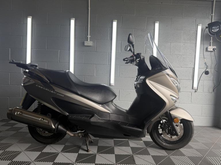 SUZUKI Burgman 200  2017
