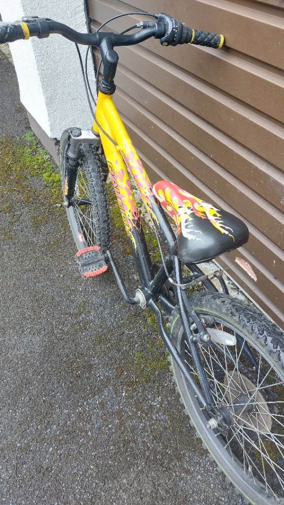  Kids Yellow and Black Mountain Bike – Good Condition