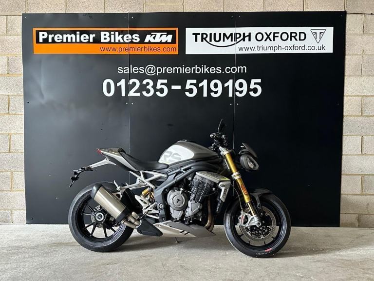 STUNNING ONE OWNER 2021/21 TRIUMPH SPEED TRIPLE 1200 RS MOTORCYCLE