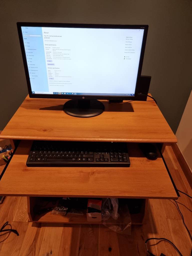 Desktop computer and table