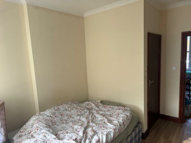 Private bedroom for rent in city centre